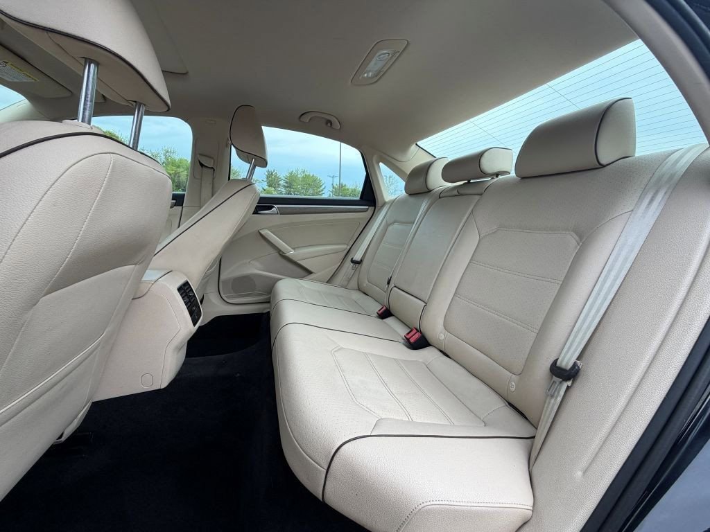 Used 2017 Volkswagen Passat 1.8T SE FWD image 22