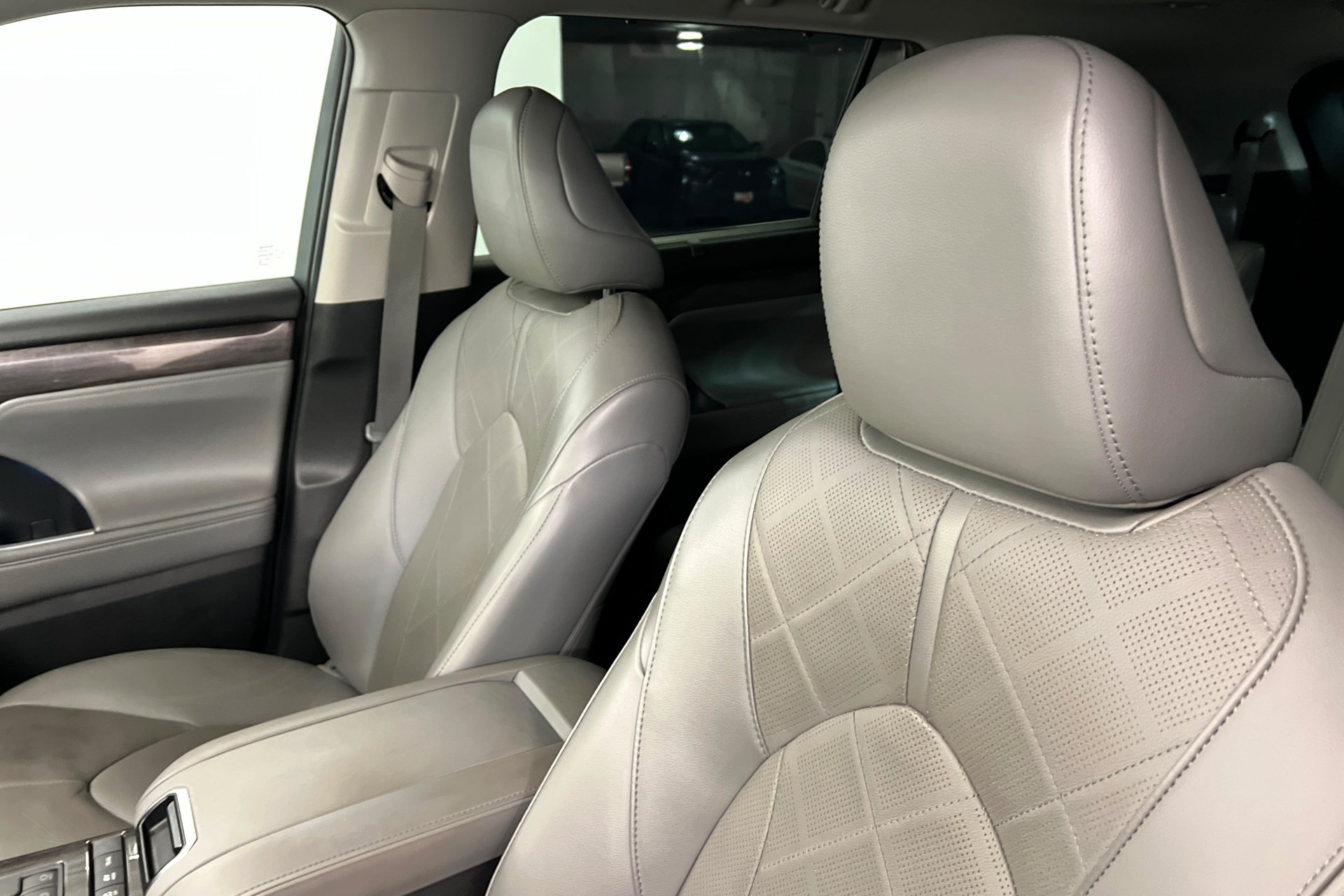Used 2022 Toyota Highlander Platinum AWD/4WD image 17