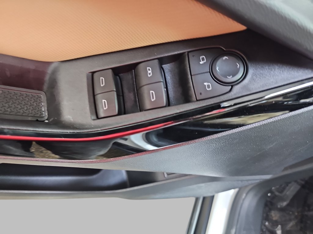 Certified 2025 Chevrolet Equinox ACTIV w/ Safety and Technology Package AWD/4WD image 34