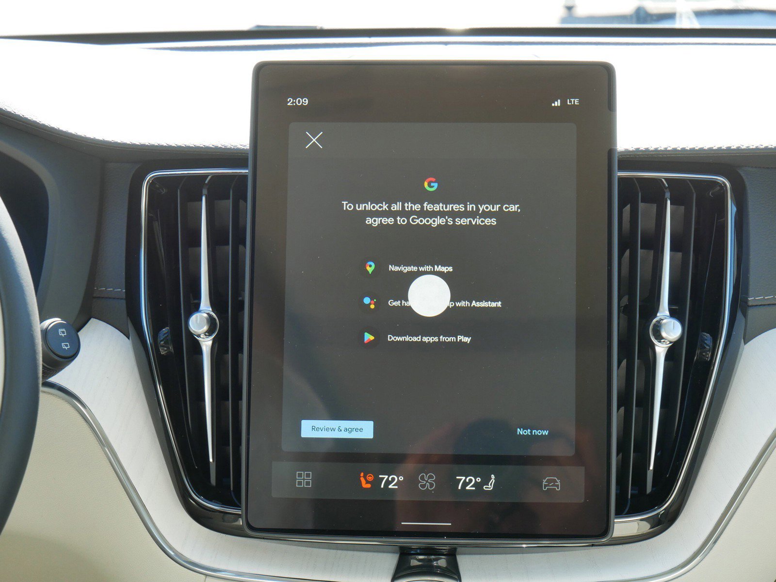 New 2026 Volvo XC60 T8 Ultra w/ Climate Package image 8