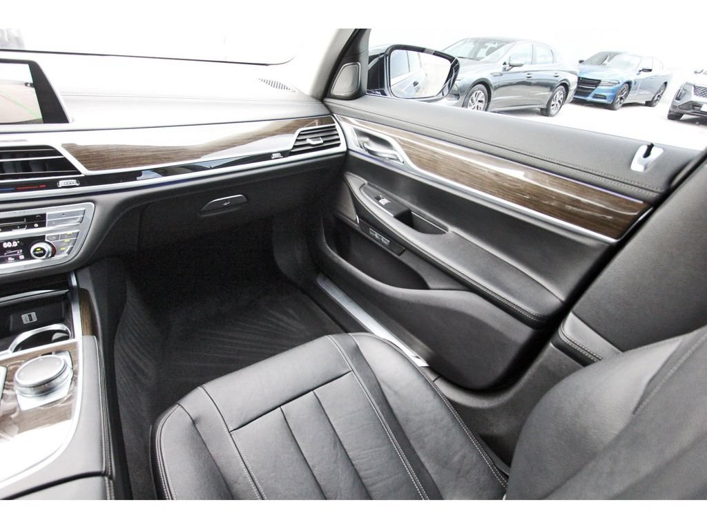 Used 2017 BMW 740i RWD image 10