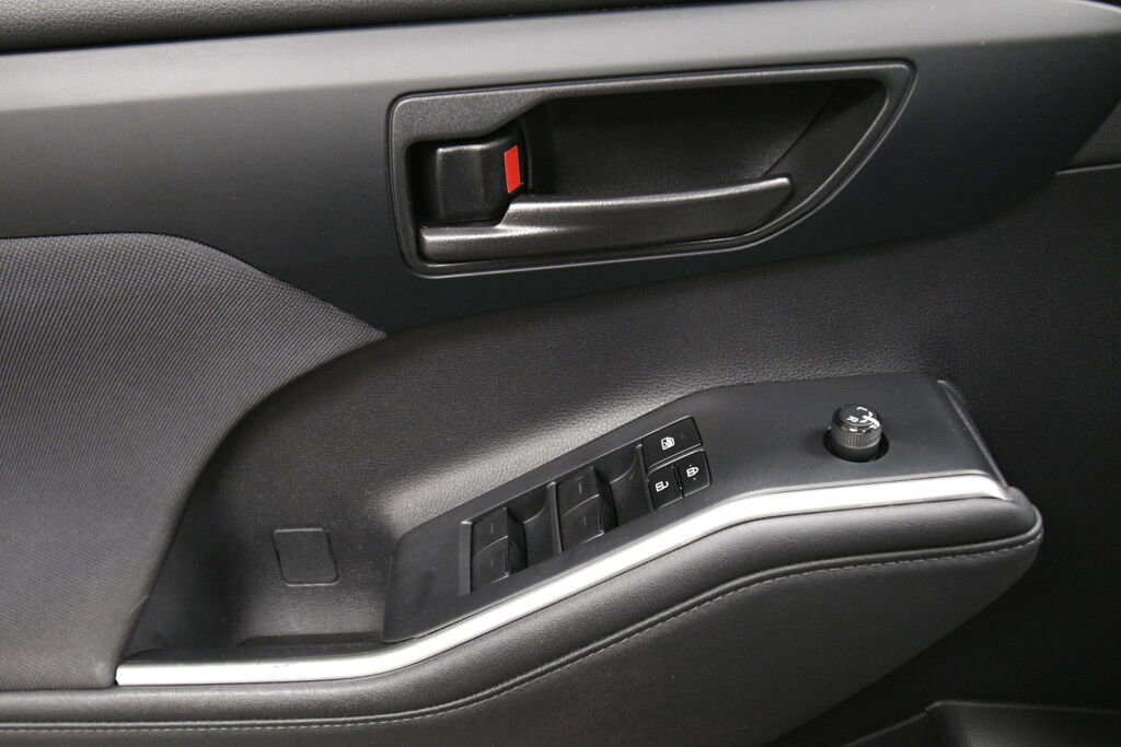 Used 2023 Toyota Highlander L FWD image 11
