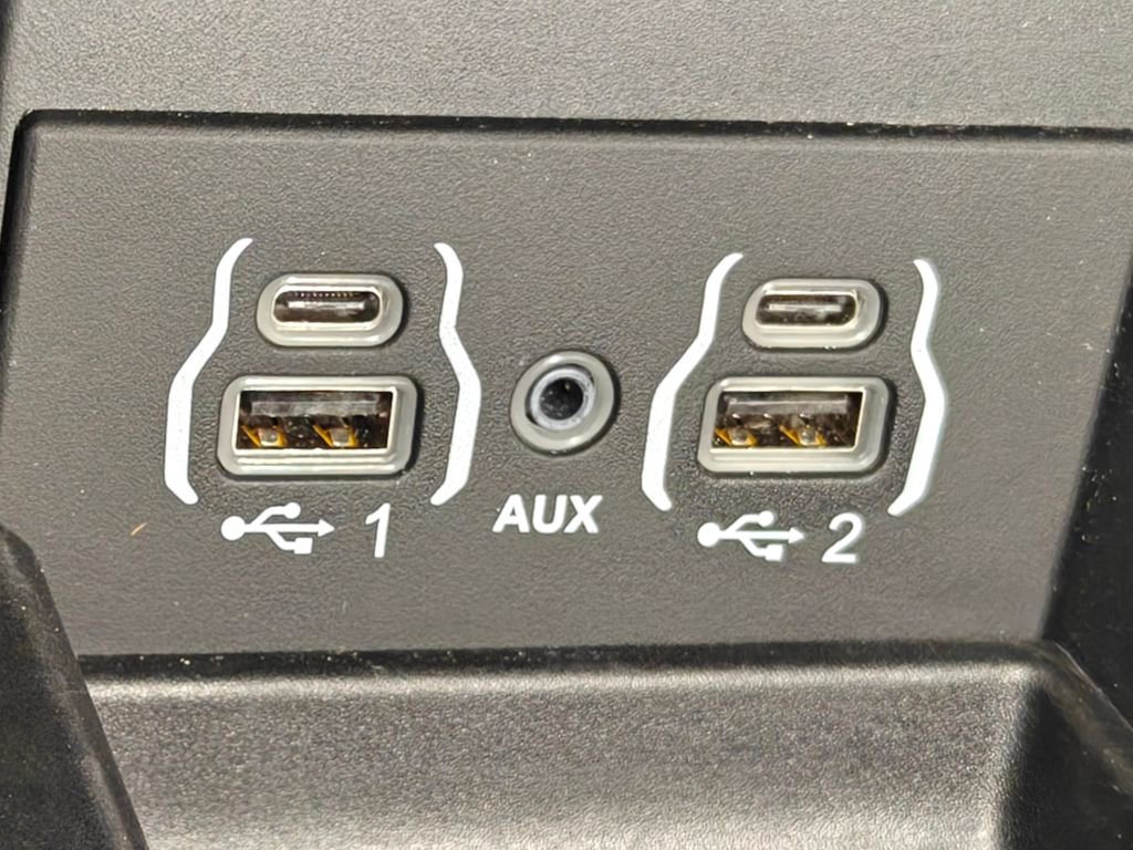 Used 2025 Chrysler Pacifica Limited image 62