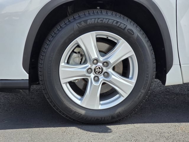 Used 2022 Toyota Highlander L FWD image 32