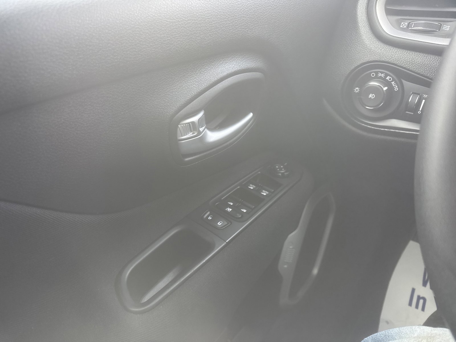 Used 2020 Jeep Renegade Latitude AWD/4WD image 13