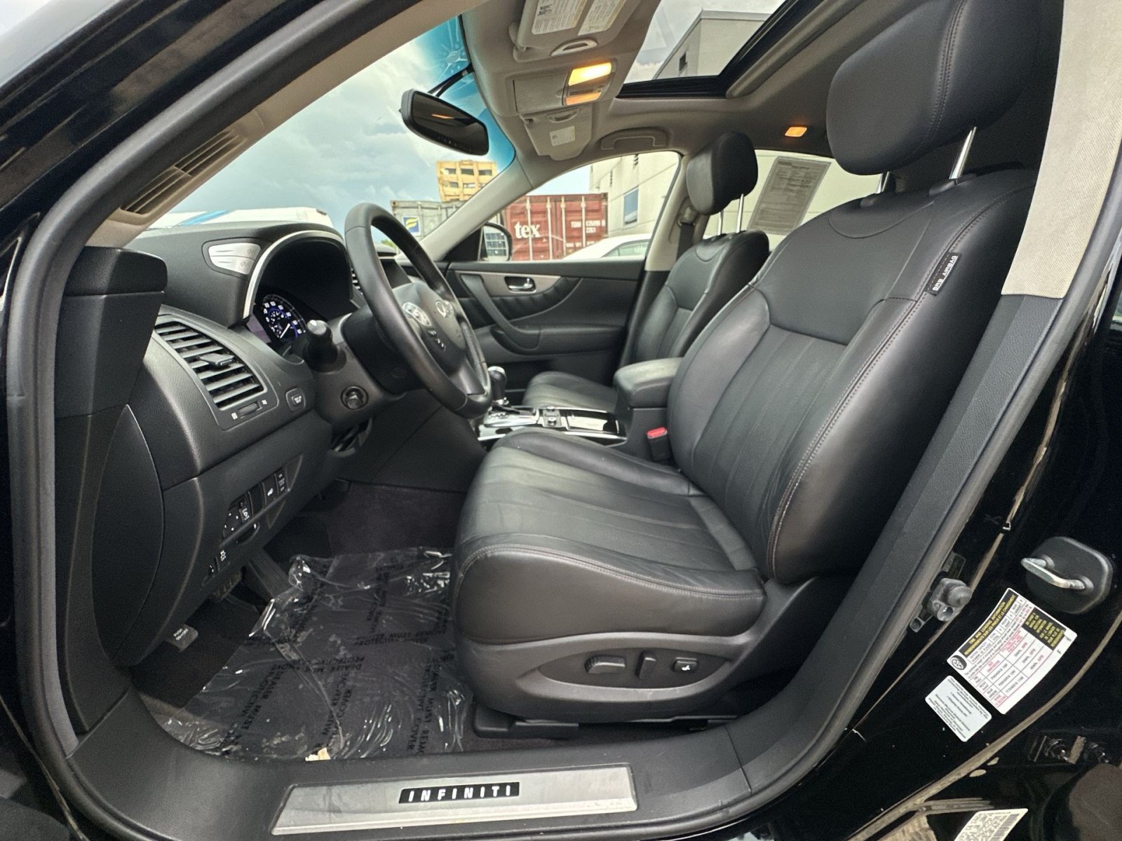Used 2017 INFINITI QX70 AWD w/ Premium Package image 21
