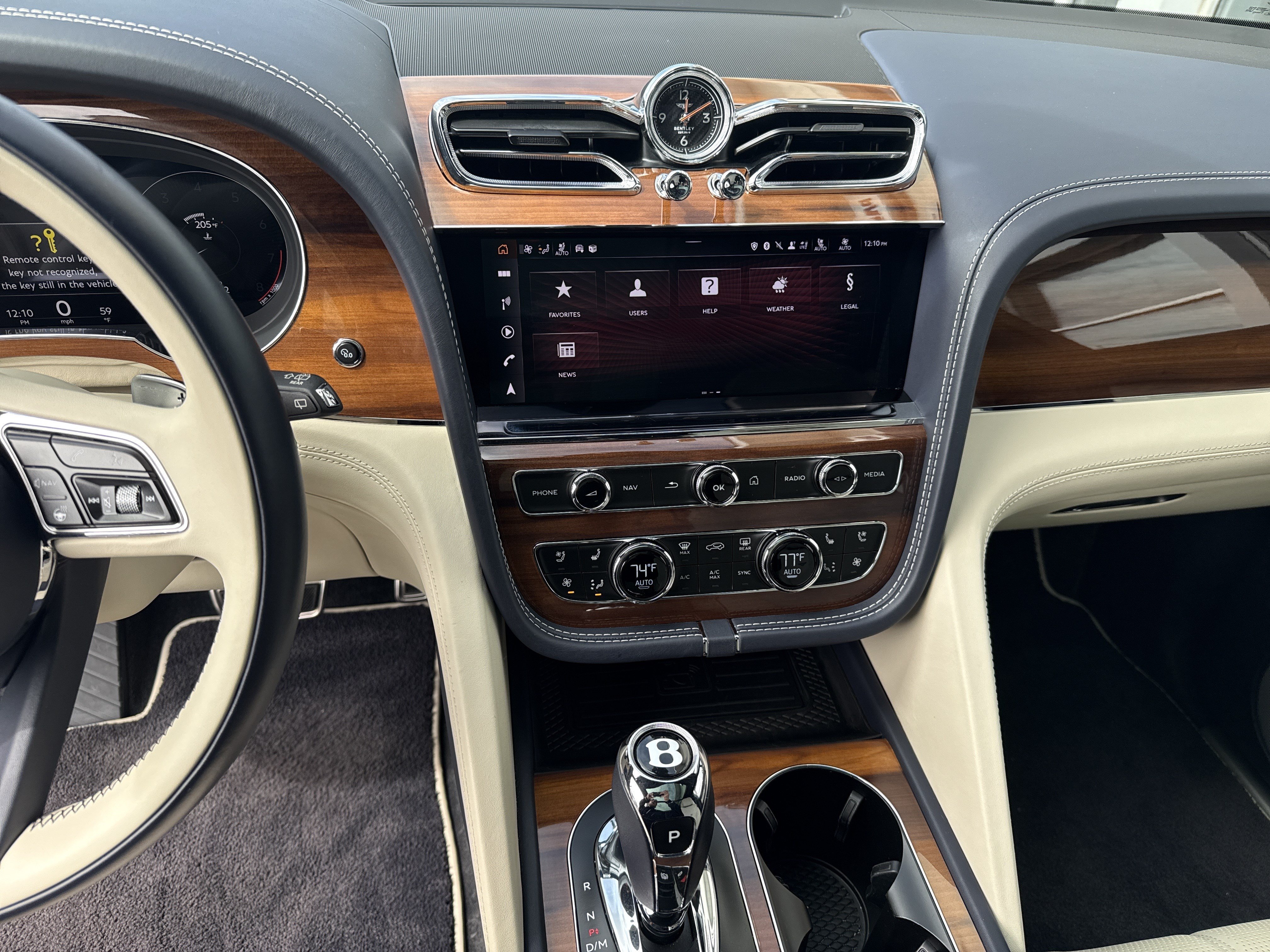 Used 2022 Bentley Bentayga AWD/4WD image 17