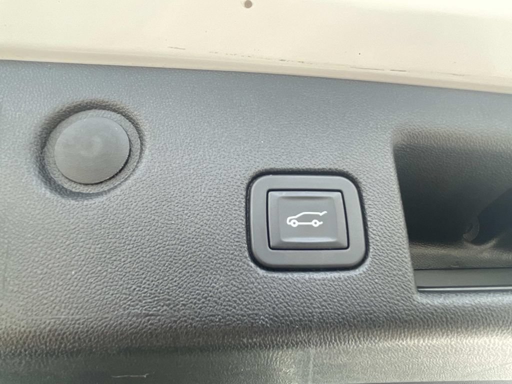 Used 2019 Chevrolet Equinox LT FWD image 12