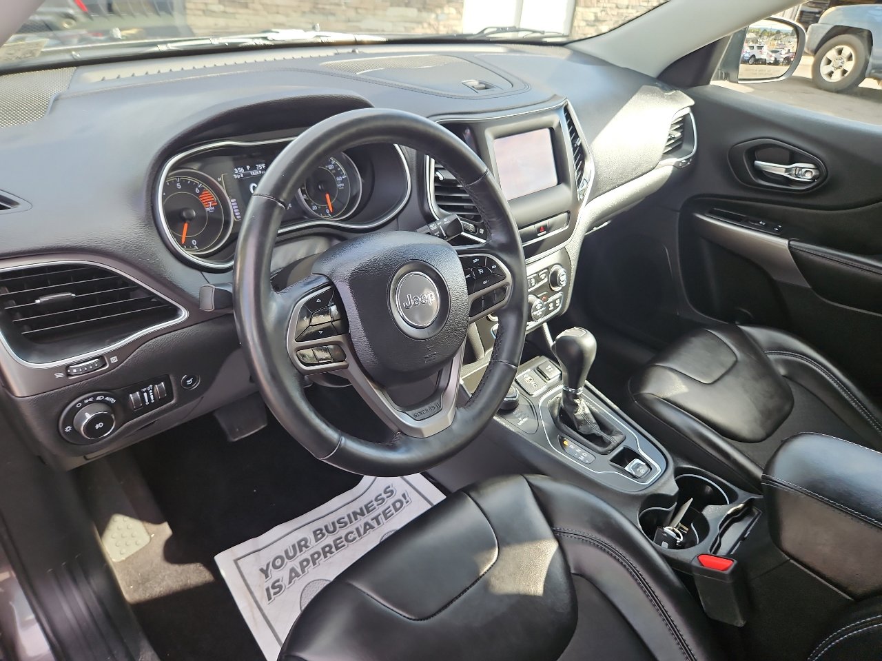 Used 2019 Jeep Cherokee Latitude Plus w/ Comfort/Convenience Group image 13