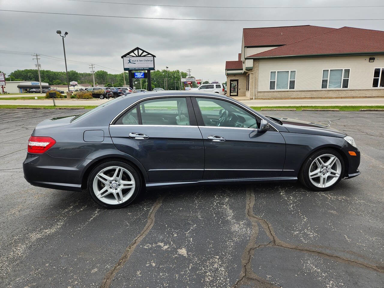 Used 2013 Mercedes-Benz E 350 4MATIC Sedan image 8