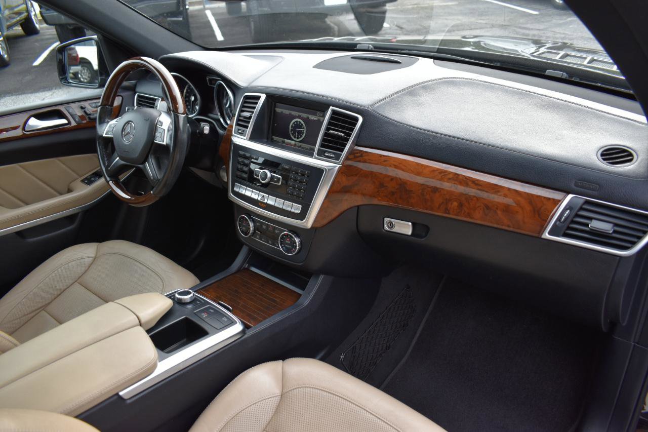 Used 2016 Mercedes-Benz GL 550 4MATIC image 13