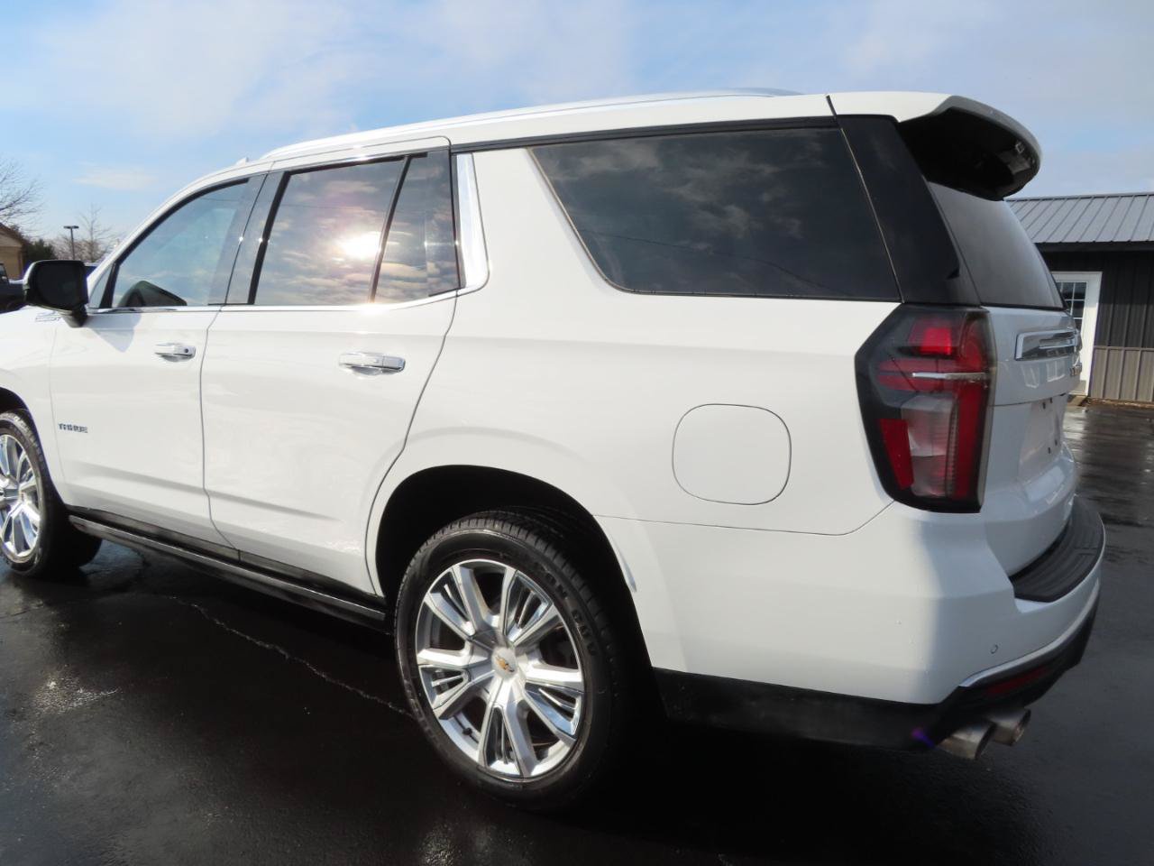 Used 2021 Chevrolet Tahoe High Country w/ Premium Package AWD/4WD image 16