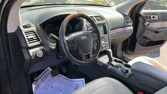 Used 2017 Ford Explorer Platinum AWD/4WD image 16