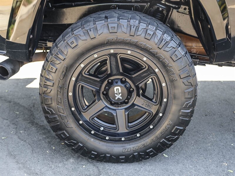 Used 2017 Toyota Tacoma TRD Sport w/ Tow Package (A/T) AWD/4WD image 13