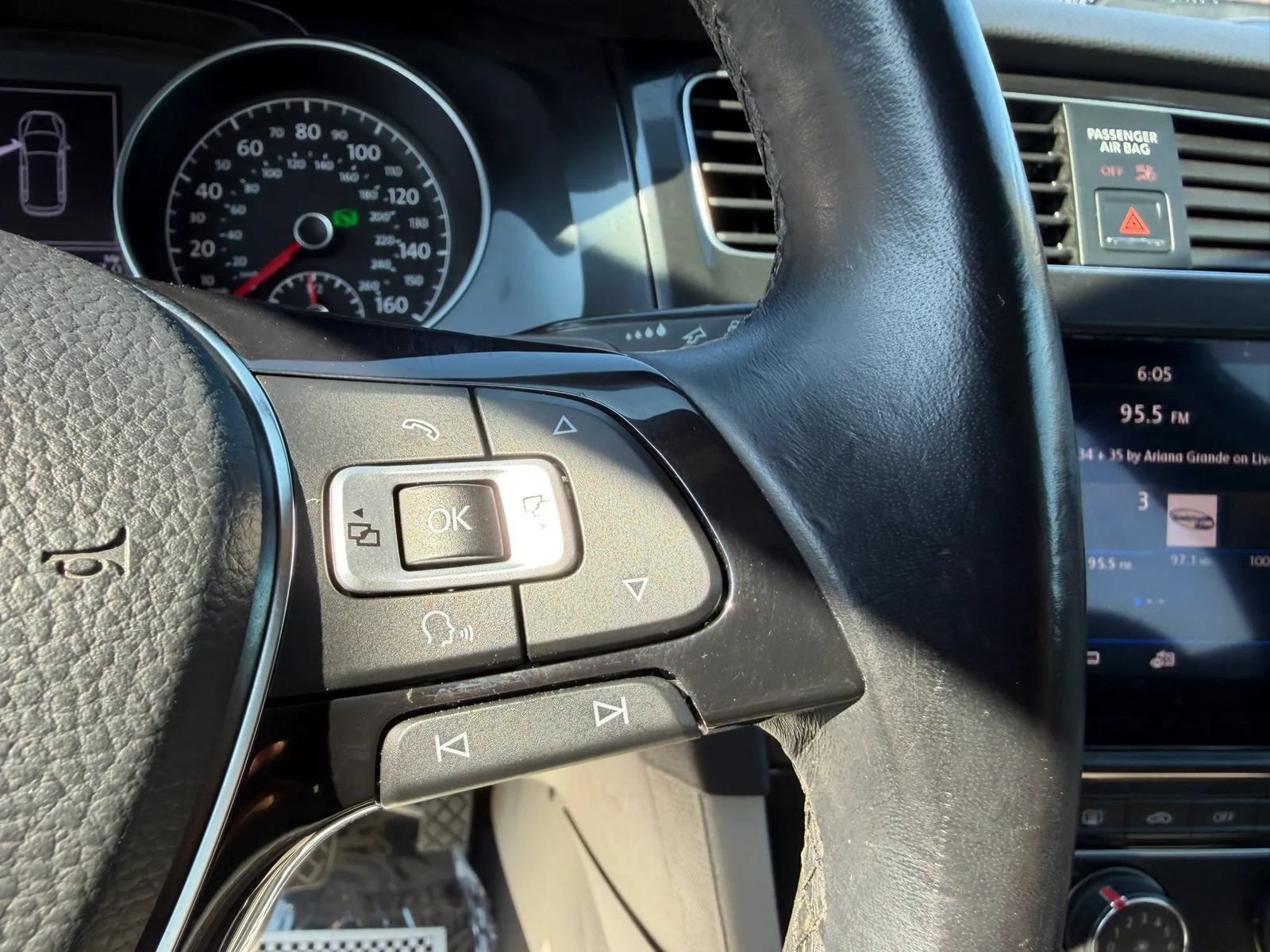 Used 2018 Volkswagen Golf SE FWD image 22