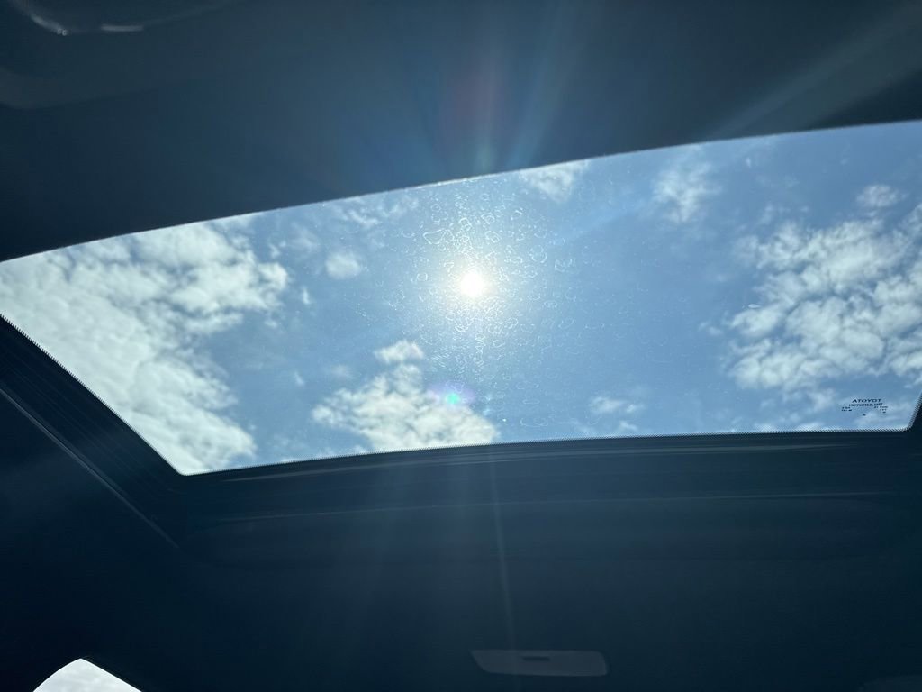 Used 2024 Toyota Corolla Cross SE w/ Moonroof Package image 24