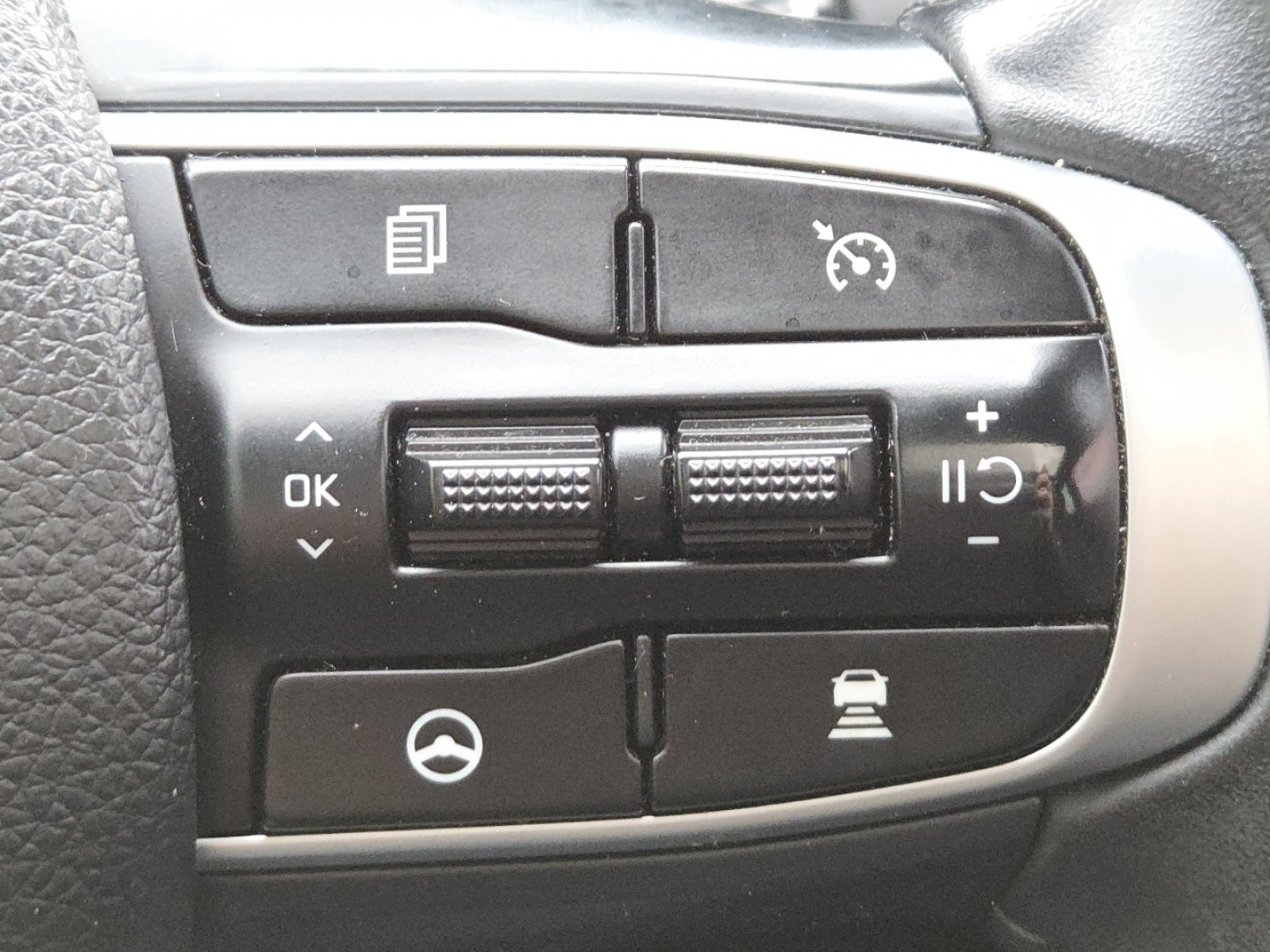 Used 2024 Kia K5 GT-Line AWD/4WD image 33
