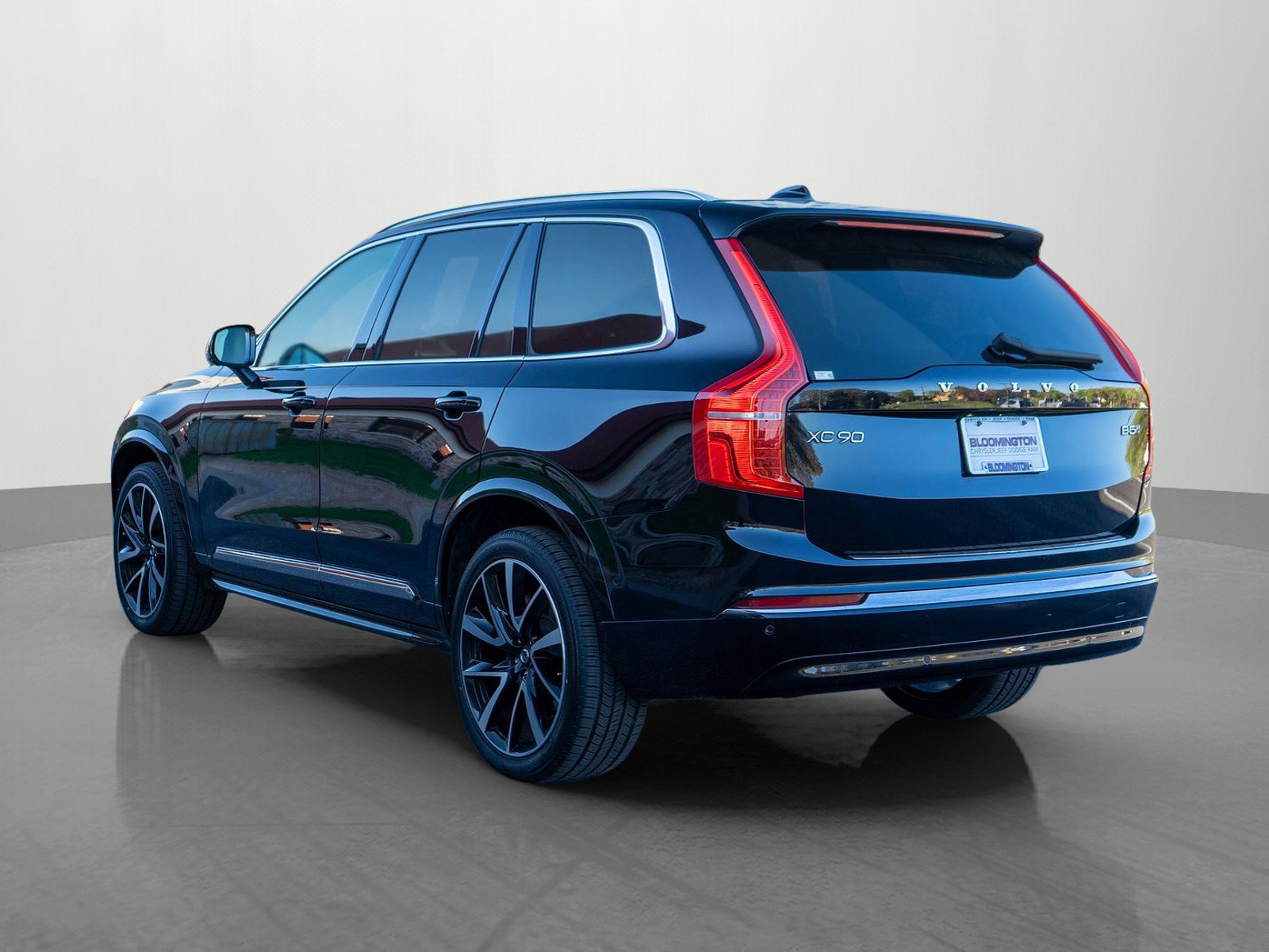Used 2023 Volvo XC90 B5 Plus w/ Protection Package Premier AWD/4WD image 5