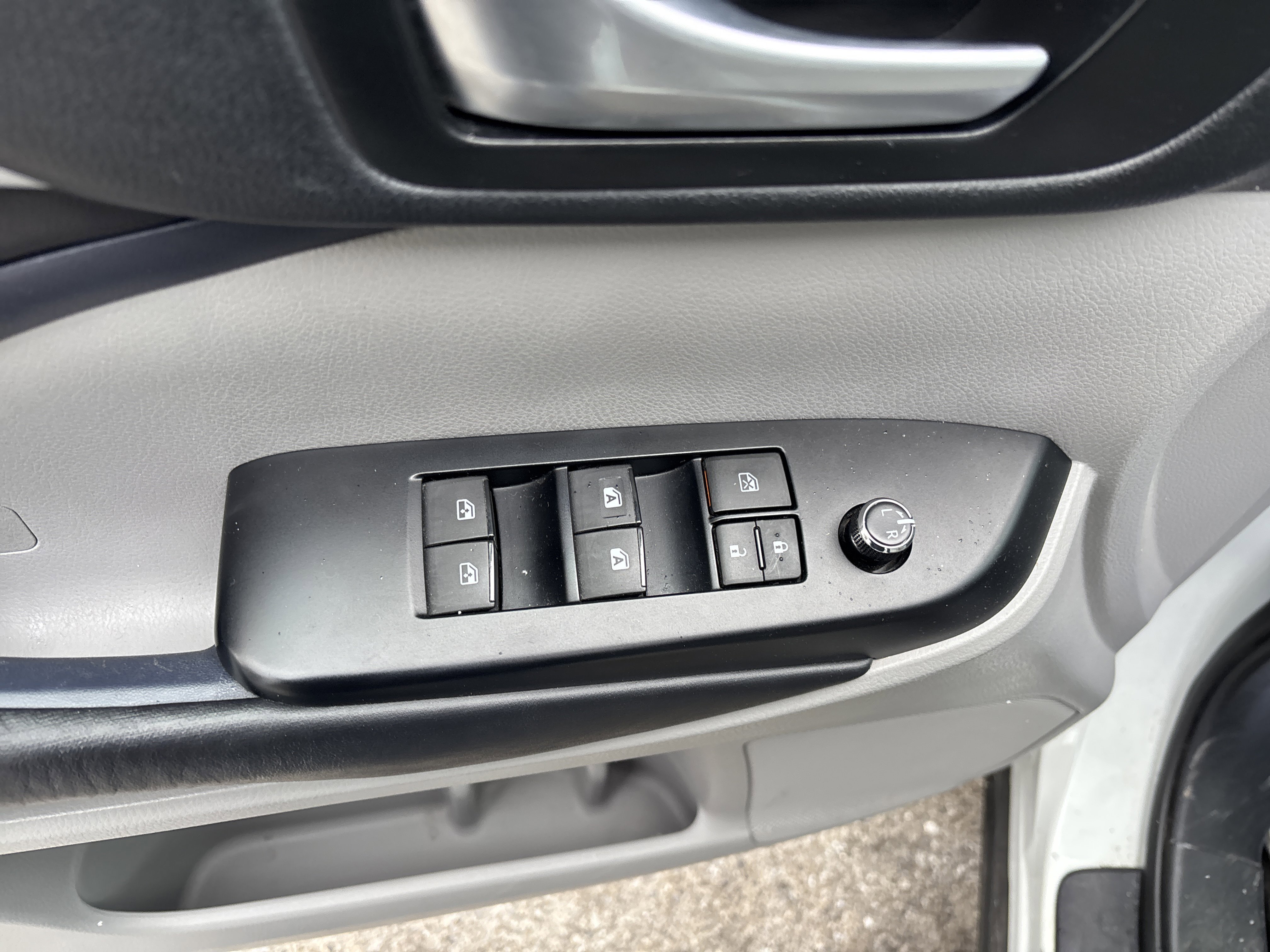 Used 2018 Toyota Highlander XLE image 17