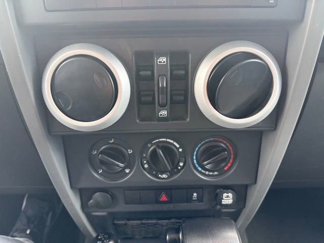 Used 2010 Jeep Wrangler Unlimited Sahara image 23