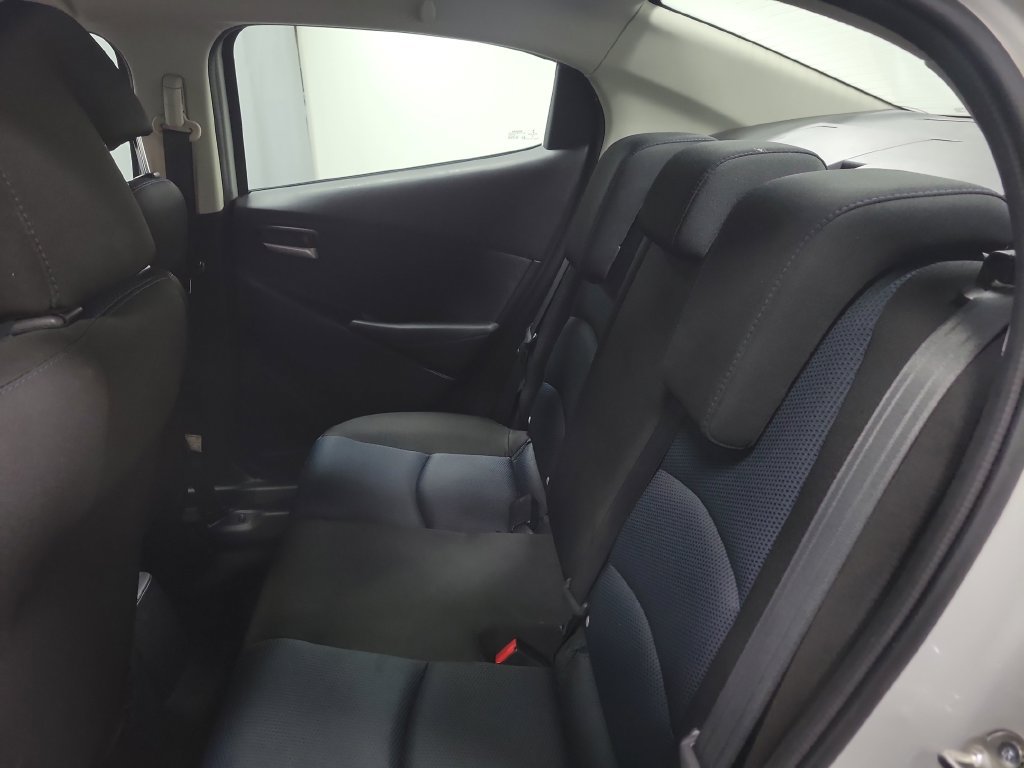 Used 2019 Toyota Yaris L FWD image 28