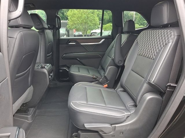 Used 2025 GMC Acadia Denali w/ LPO, Floor Liner Package AWD/4WD image 17