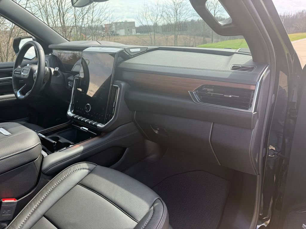 Used 2025 GMC Yukon XL Denali w/ Sun & Power Step Package image 30