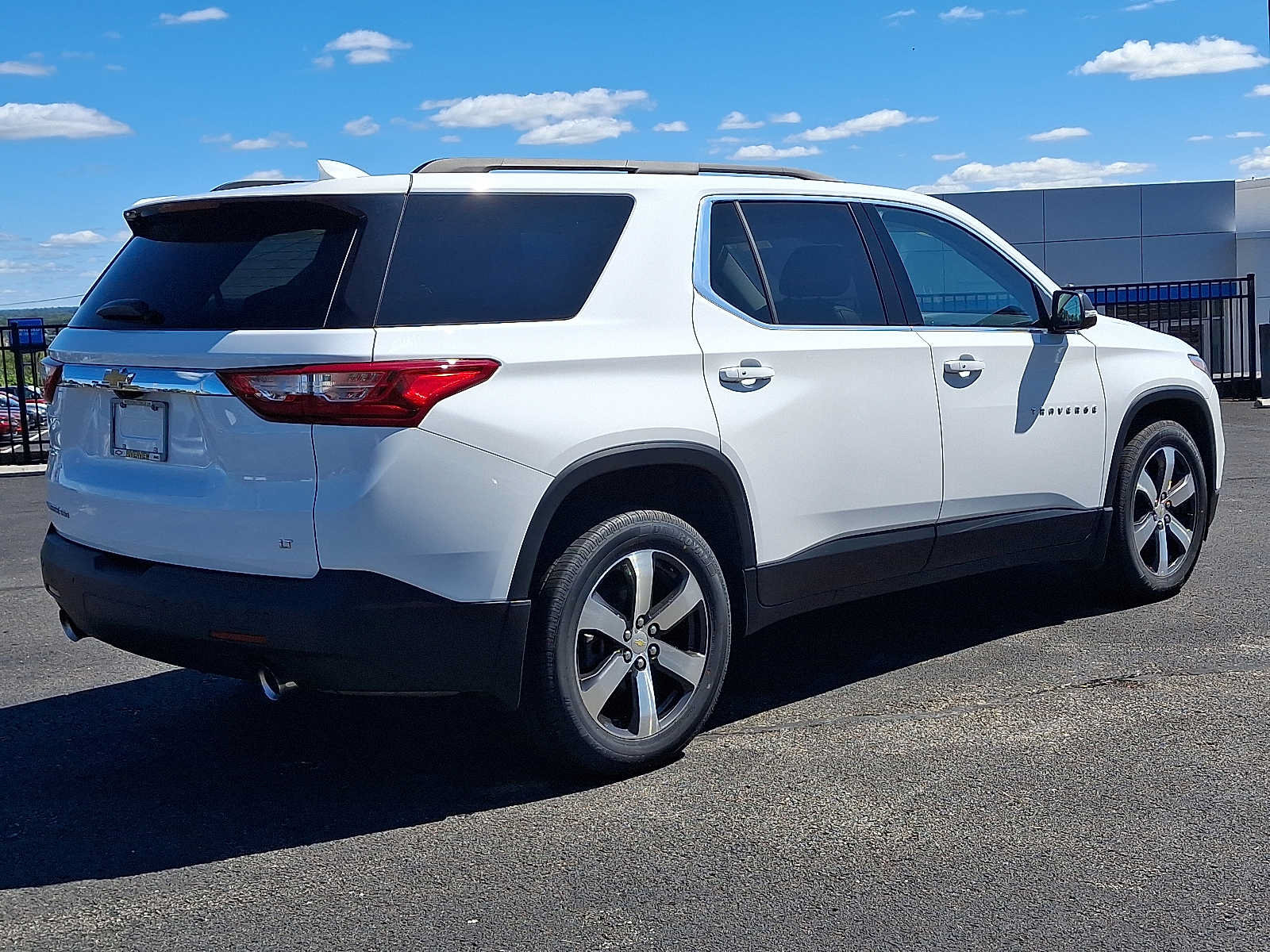 Used 2021 Chevrolet Traverse LT w/ LT Premium Package AWD/4WD image 6