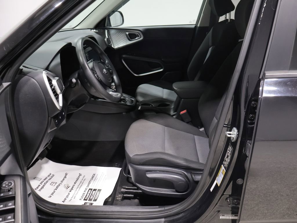 Used 2021 Kia Soul LX FWD image 11