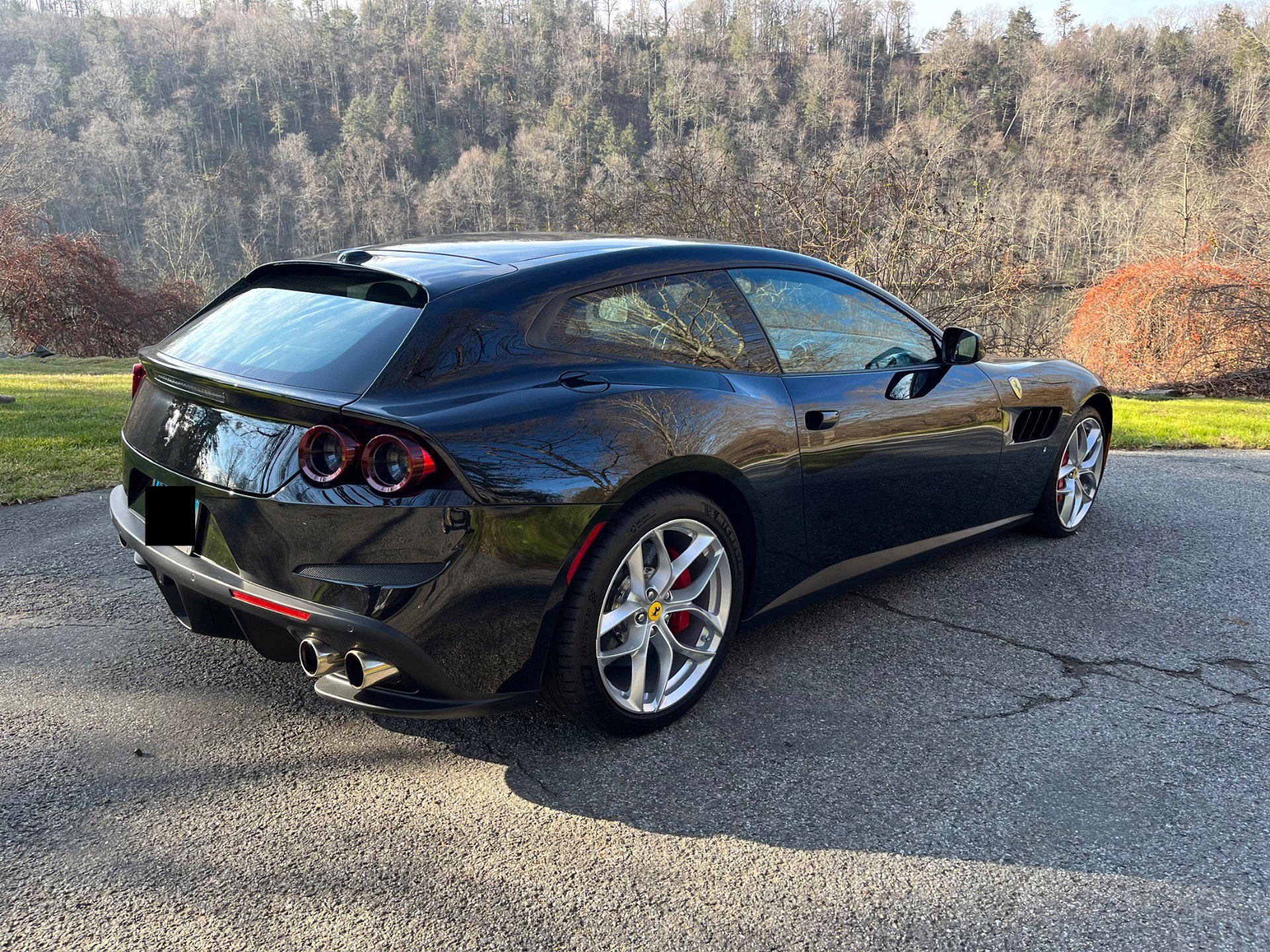 Used 2018 Ferrari GTC4Lusso T RWD image 3