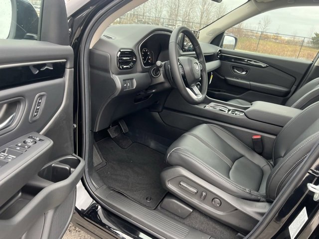 New 2025 Honda Pilot Touring image 12