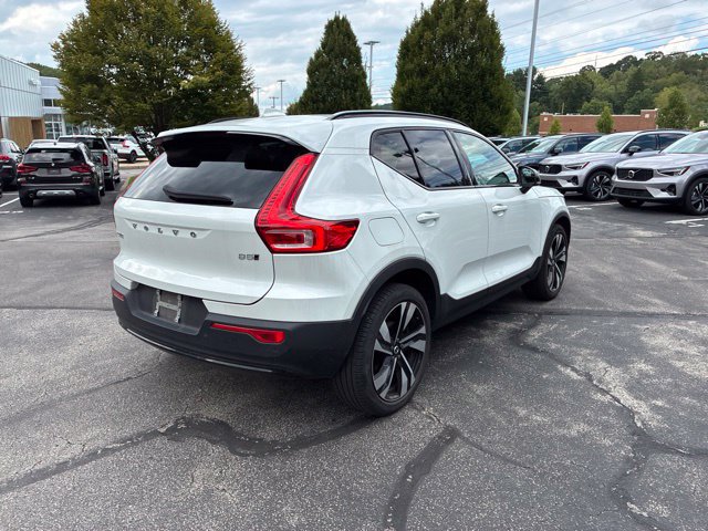 Used 2023 Volvo XC40 B5 Plus w/ Protection Package Premier AWD/4WD image 9