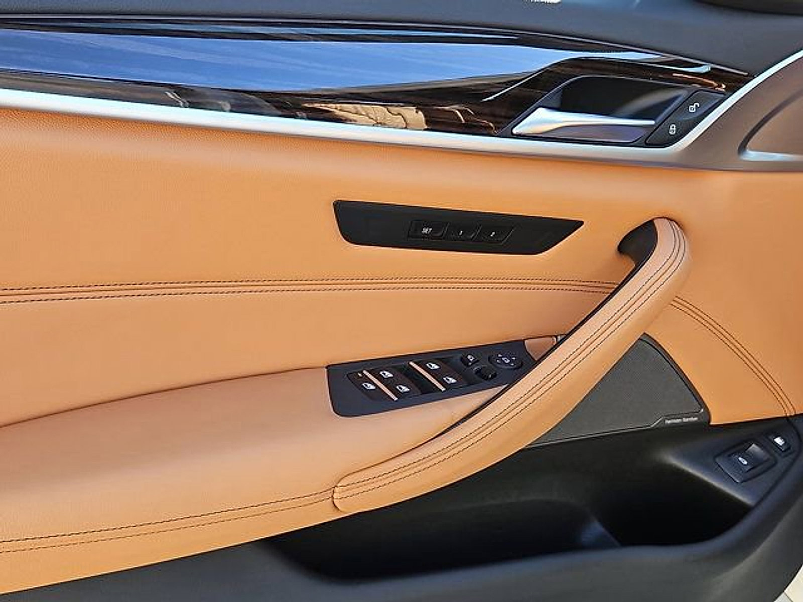 Used 2023 BMW 530e xDrive image 12