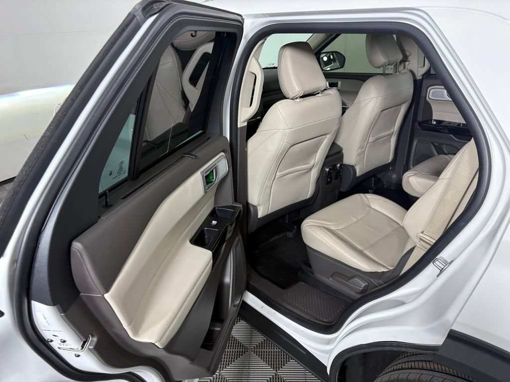 Certified 2022 Ford Explorer Platinum w/ Equipment Group 601A AWD/4WD image 29