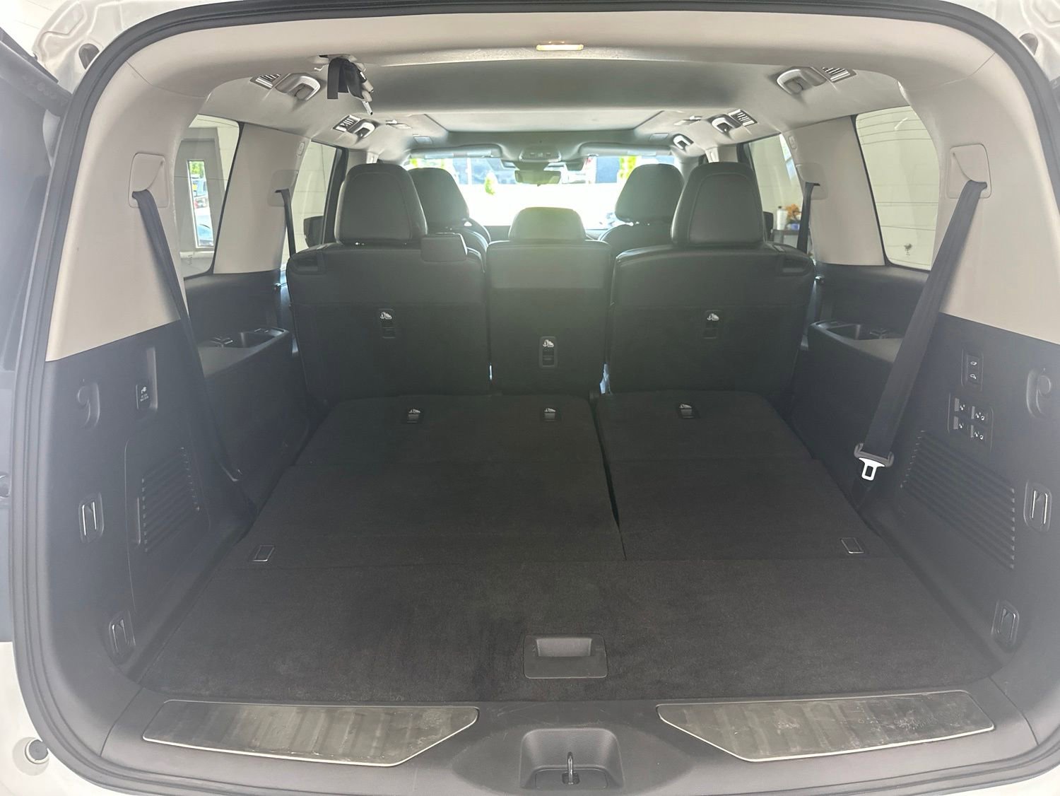 Used 2025 INFINITI QX80 Sensory AWD/4WD image 11