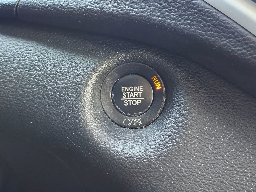 Used 2018 Jeep Cherokee Latitude Plus image 25