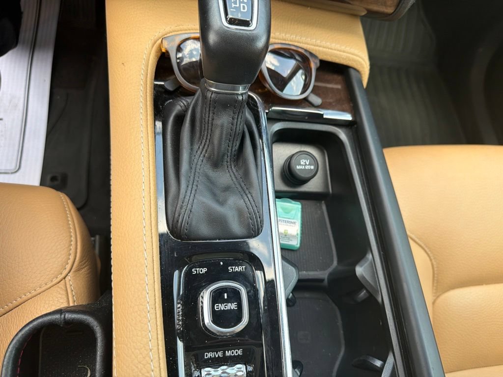 Used 2016 Volvo XC90 T6 Momentum w/ Momentum Plus Package AWD/4WD image 10