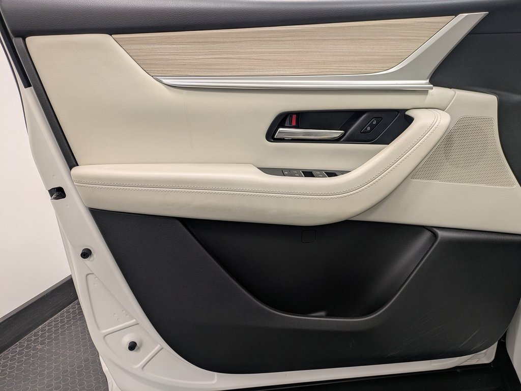 Used 2024 MAZDA CX-90 Plug-In Hybrid w/ Premium Plus image 8