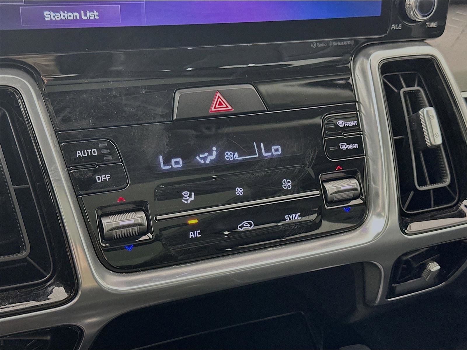 Used 2023 Kia Sorento SX image 29