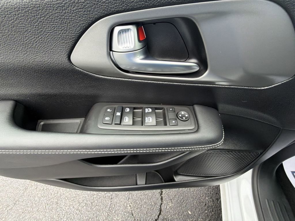 Used 2025 Chrysler Voyager LX FWD image 19