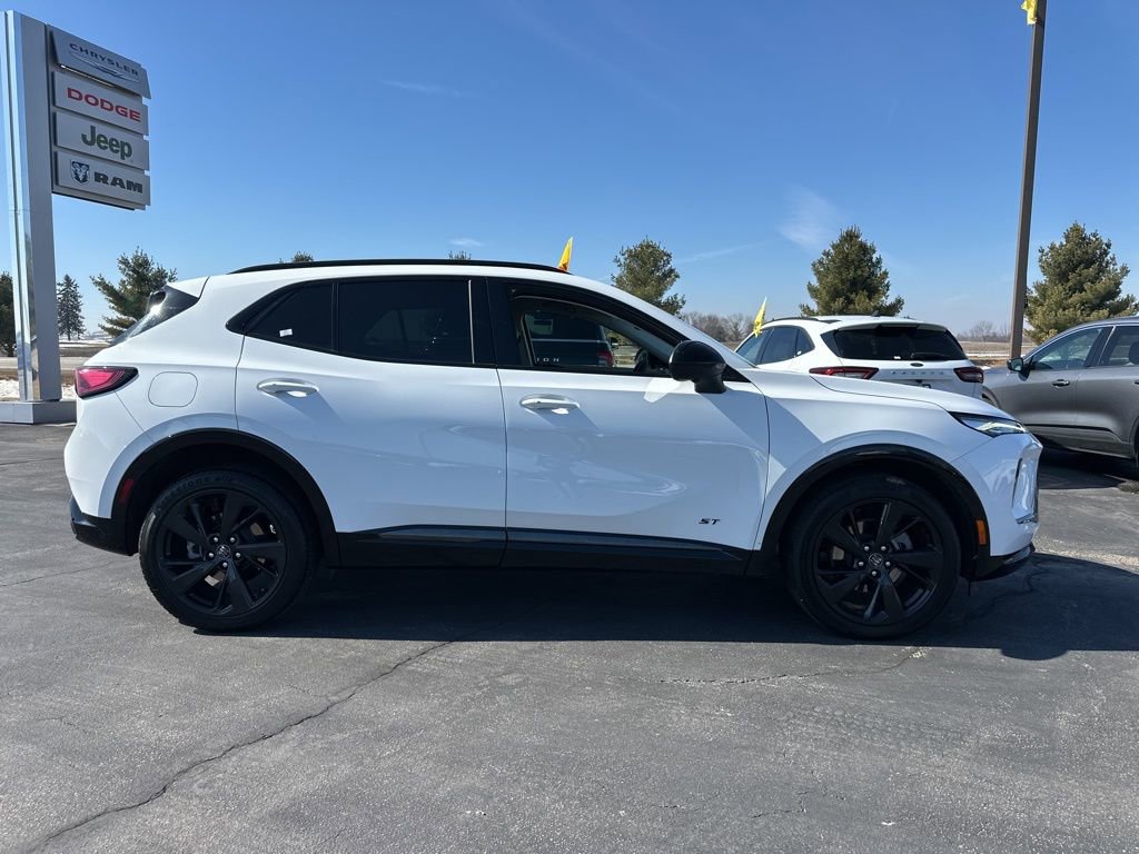 Used 2024 Buick Envision Sport Touring image 4