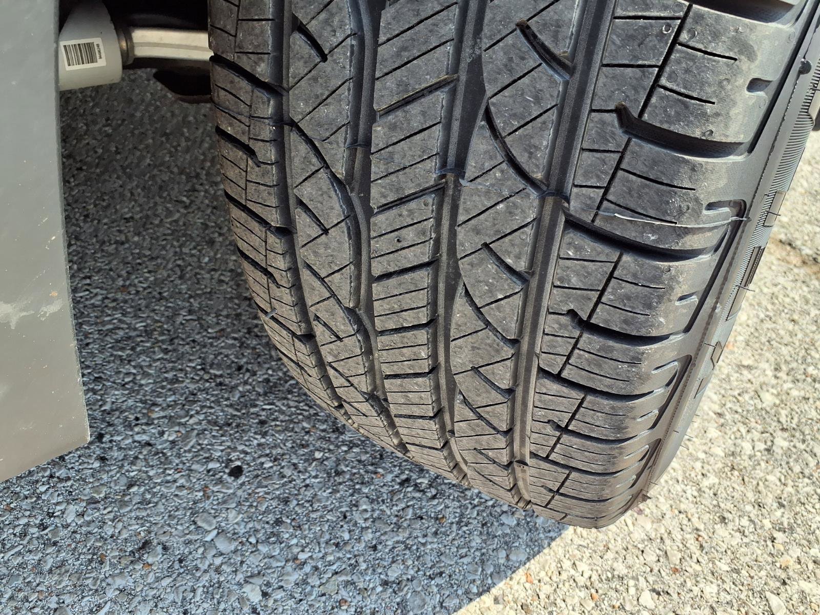 Used 2023 Buick Envision Essence image 37