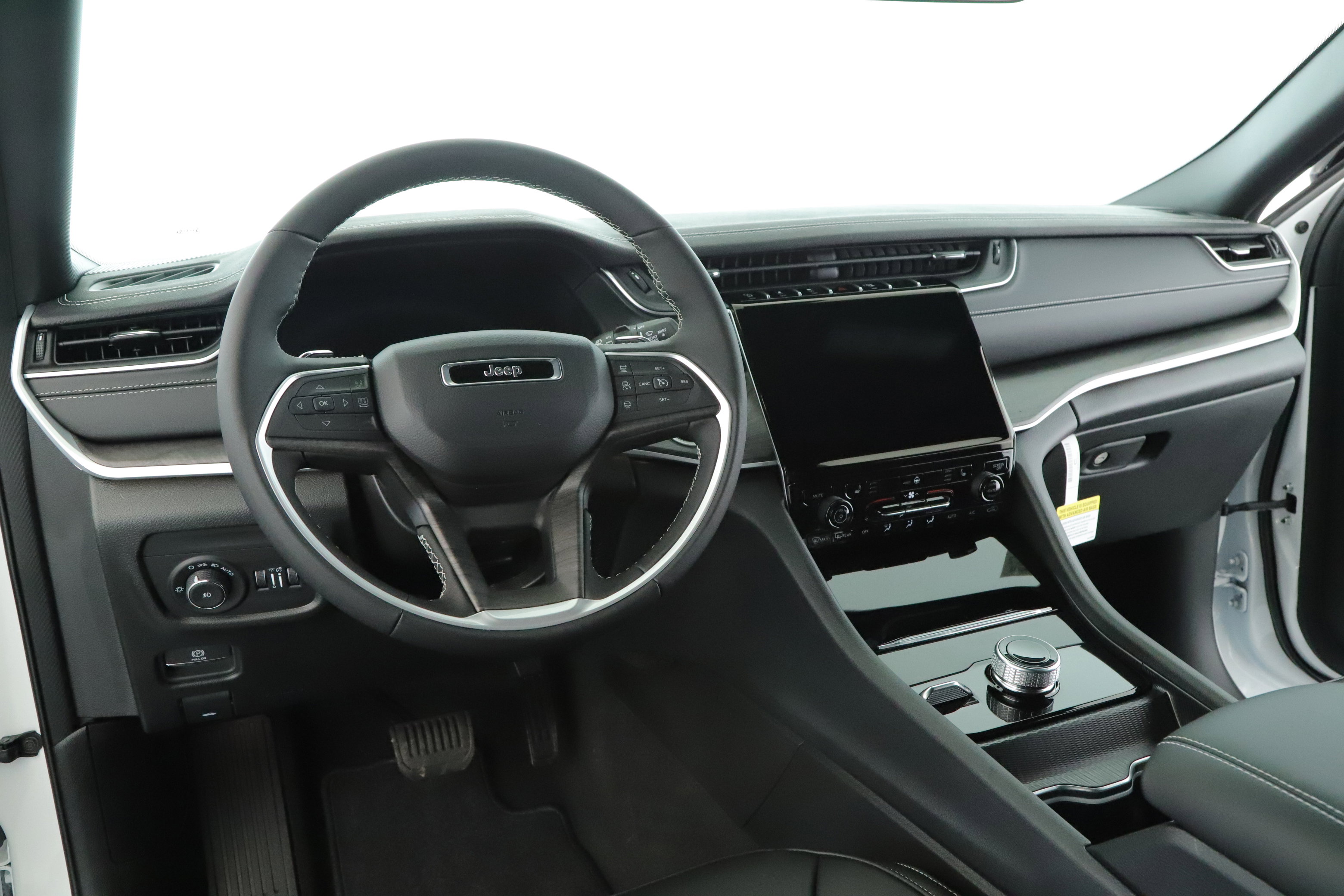 New 2025 Jeep Grand Cherokee Limited image 2