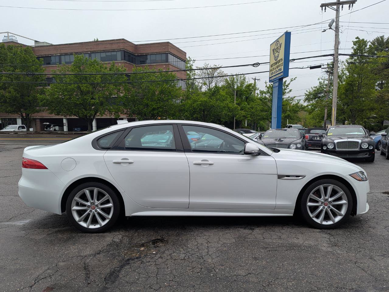 Used 2017 Jaguar XF R-Sport AWD/4WD image 6