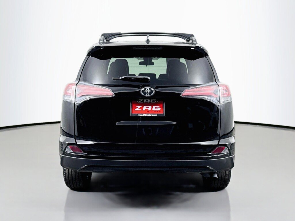 Used 2017 Toyota RAV4 SE AWD/4WD image 4