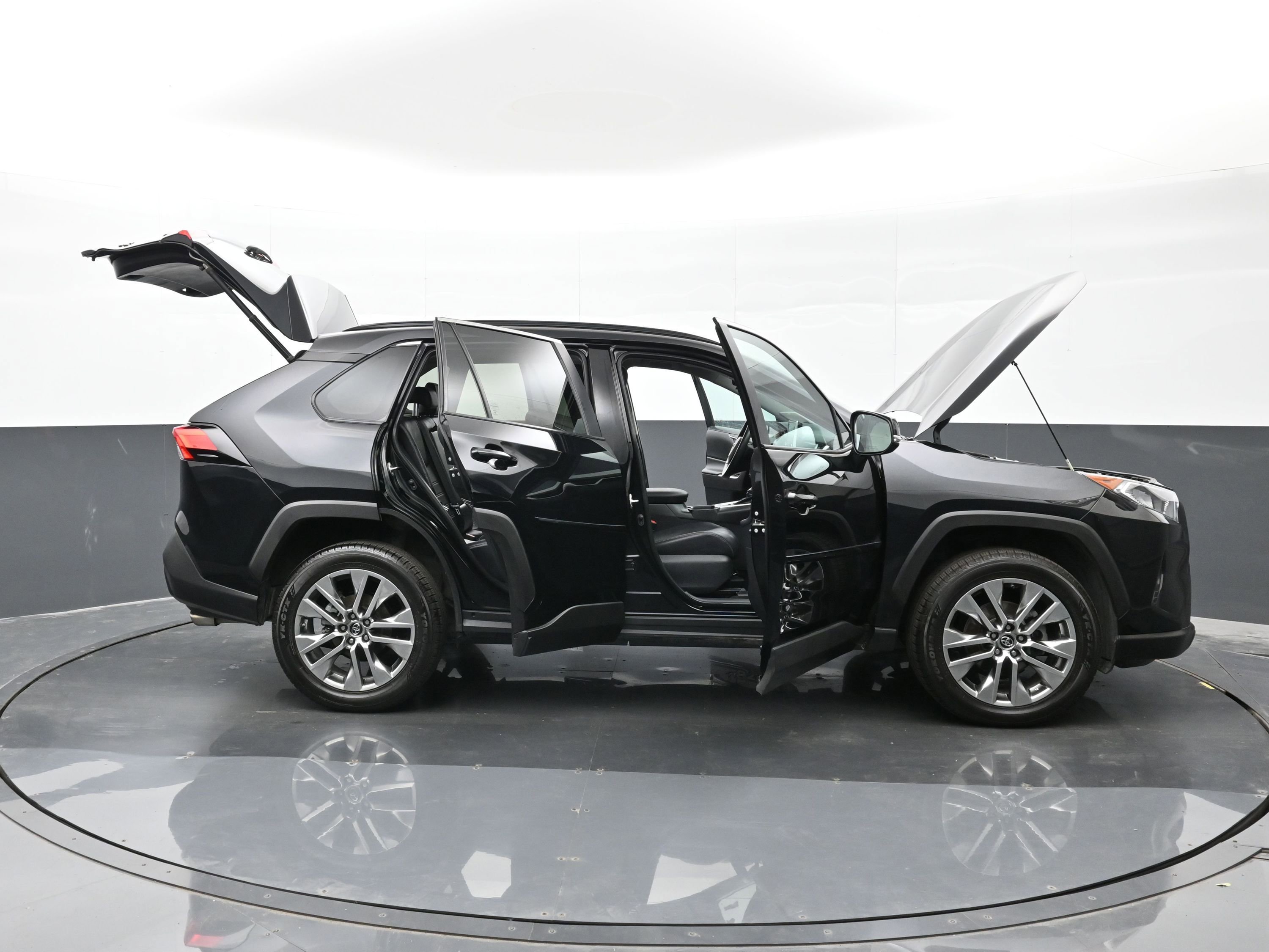 Used 2019 Toyota RAV4 XLE Premium image 48