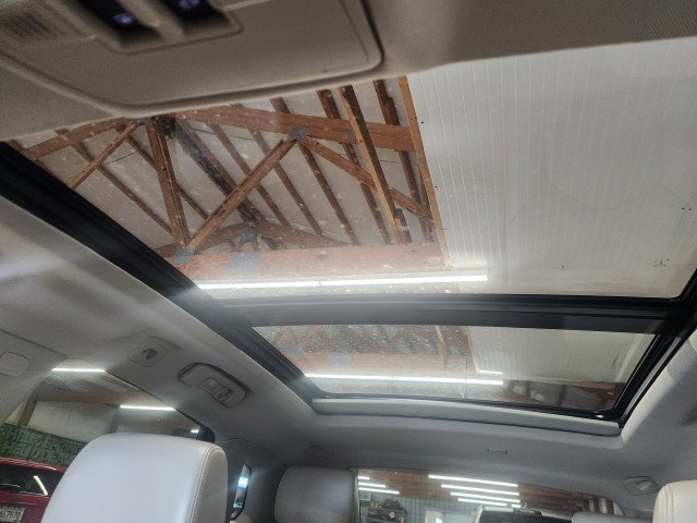 Used 2014 Cadillac SRX Luxury image 16