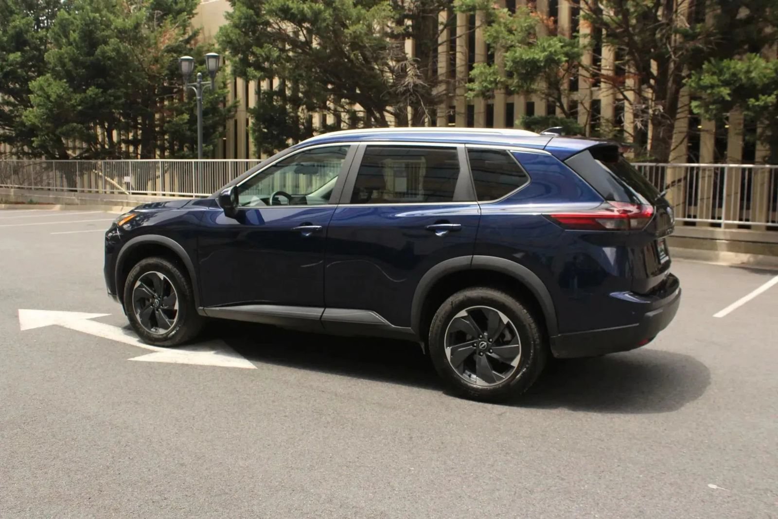 Used 2024 Nissan Rogue SV w/ SV Premium Package AWD/4WD image 17