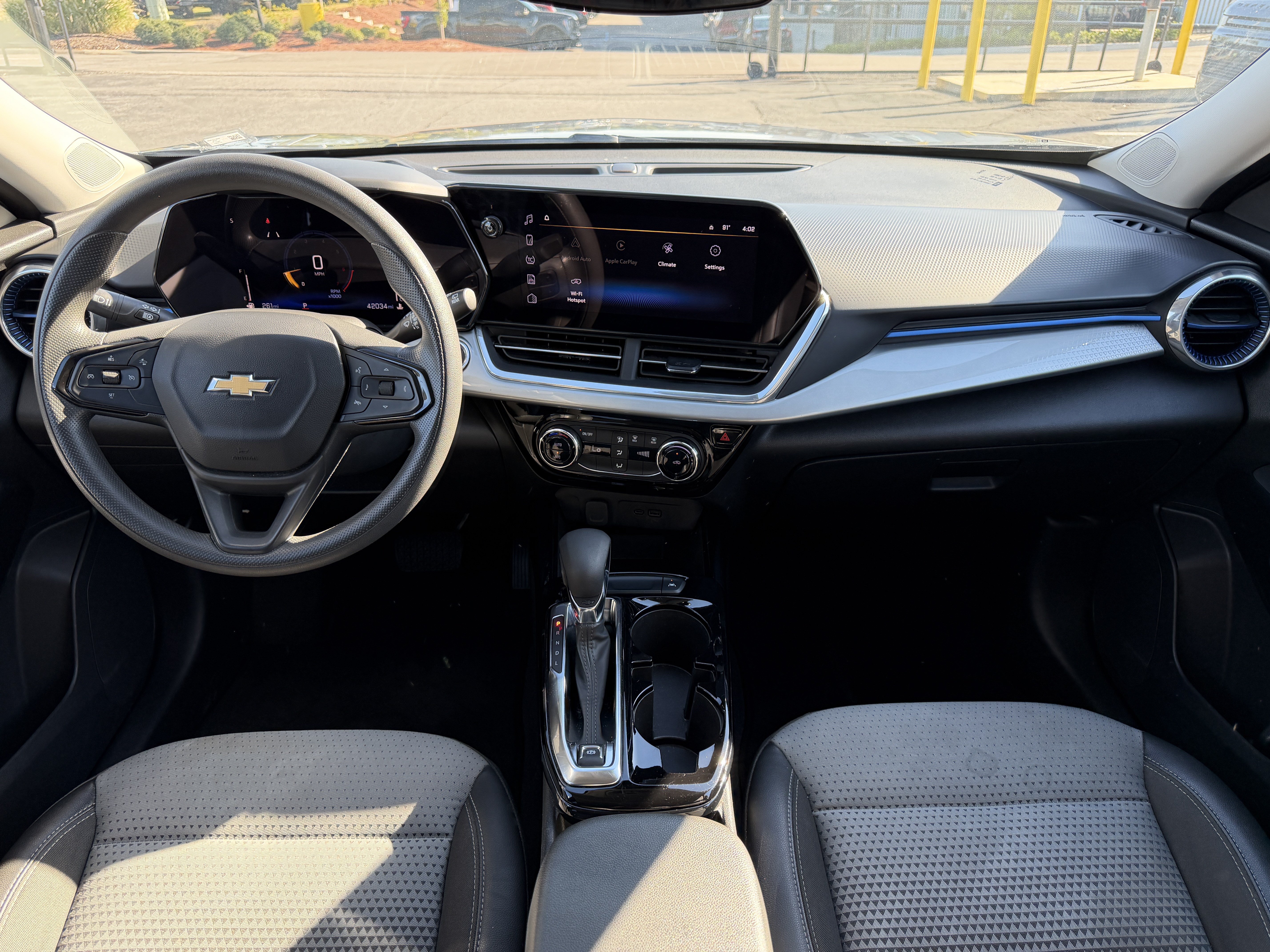 Used 2024 Chevrolet Trax LT FWD image 28