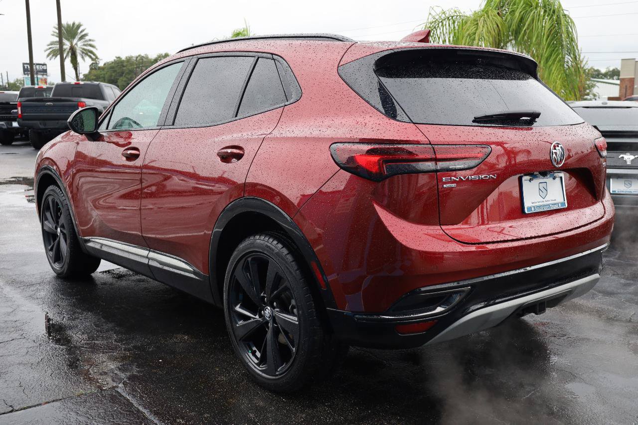 Used 2022 Buick Envision Essence w/ Technology Package II AWD/4WD image 4